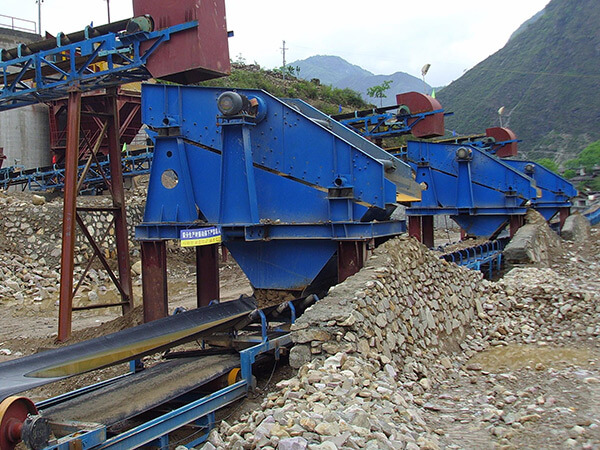 承德礦用振動篩尾礦處理現場展示圖片